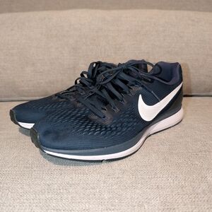Nike Pegasus 34 Running Shoes, Men's Size 9.5, black and whire